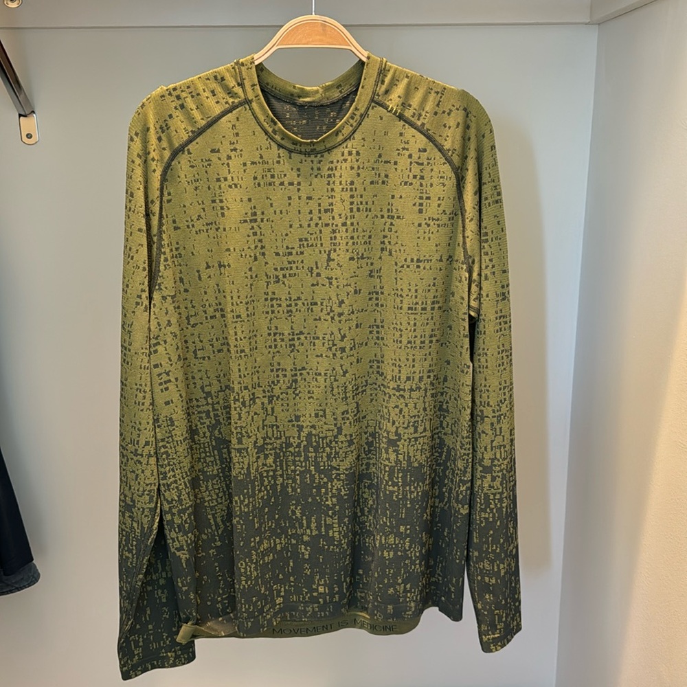 Lululemon metal vent long sleeve T-shirt size large